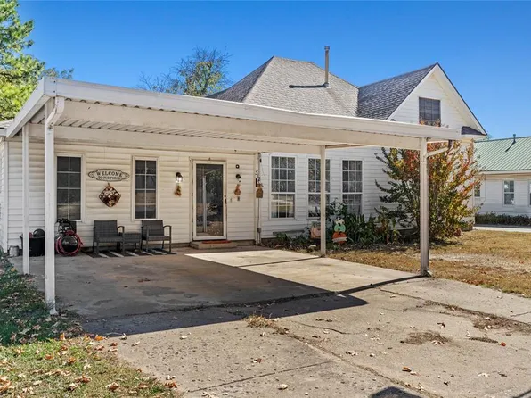 312 S 7th St, Okemah, OK 74859