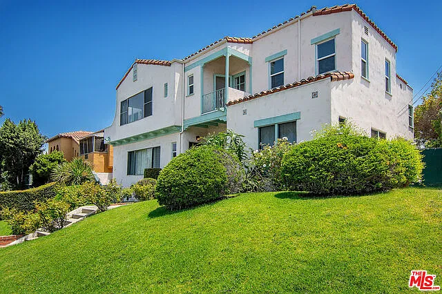 932 S Curson Ave
