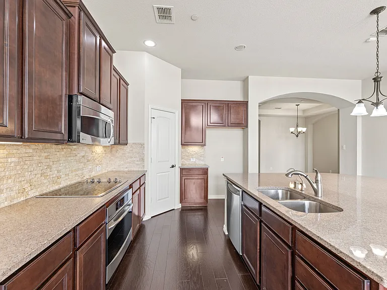 Kitchen & Island