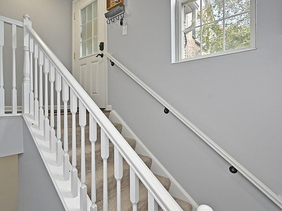 5th image of 2240 Jackson Ct #102