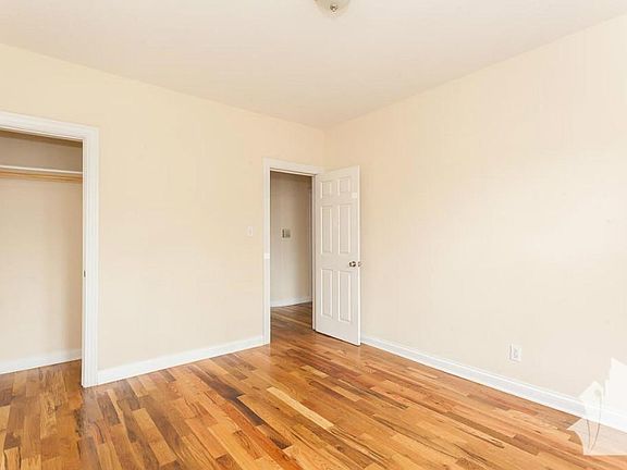 5th image of 3933 N Janssen Ave #1N5