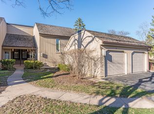 78 Foxwood Ln APT D, Lake Barrington, IL 60010