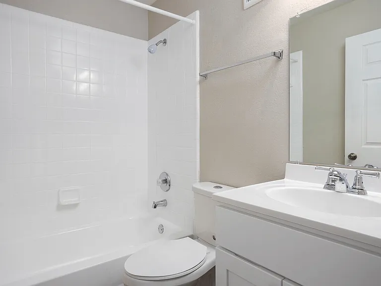 Rolling Hills Apartment Homes — Photo 15
