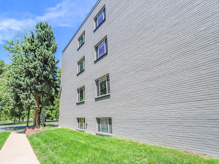 Kent Apartments — Photo 15