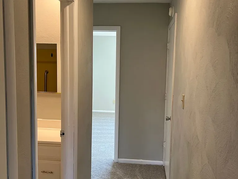 Slate Creek Apartments & Townhomes — Photo 43