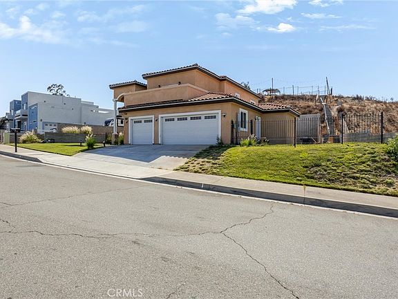 3rd image of 3550 N Ridge Line Dr