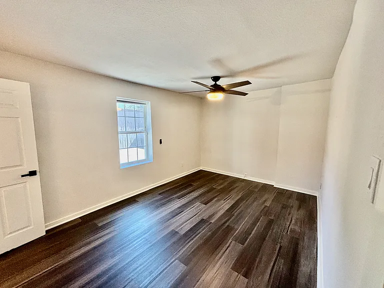 1910 N Carroll Ave — Photo 11