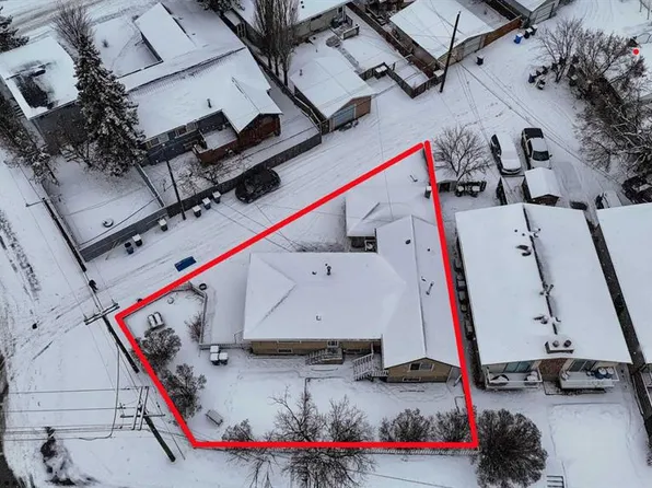 7012 SW Bowness Rd NW, Calgary, AB T3B 0G4