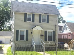 557 W Water St, Waukegan, IL 60085