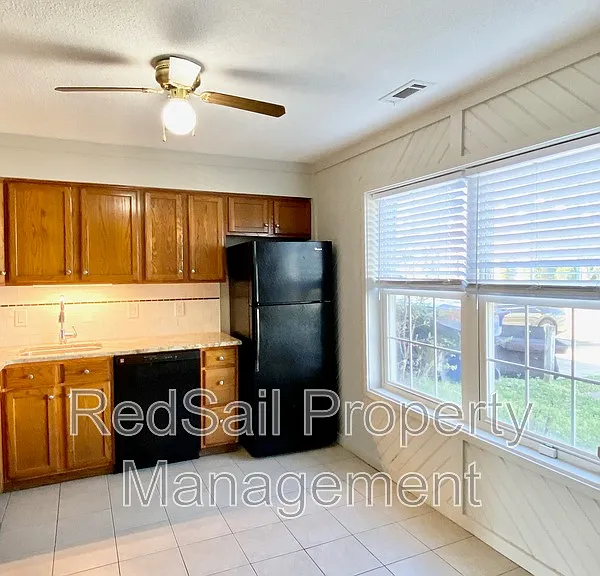1114 Clear Springs Rd — Photo 5