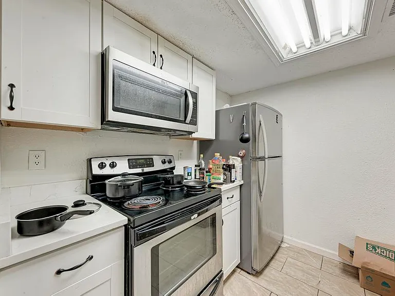 2401 Leon St #300 — Photo 12