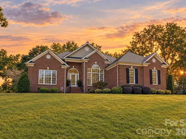 5125 Walnut Grove Ct, Mount Holly, NC 28120