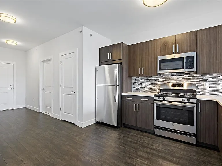 510 45th St #305 — Photo 3