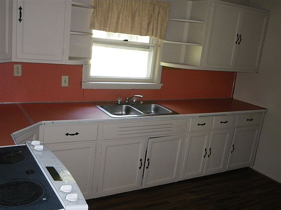 5th image of 2500 N Main St