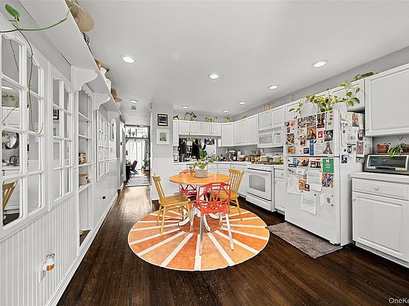 4th image of 5 Spruce Lane