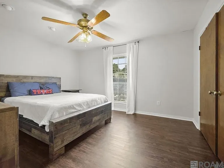1369 Crescent Dr — Photo 8