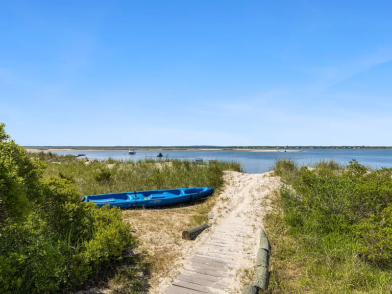 708 Dune Rd — Photo 20