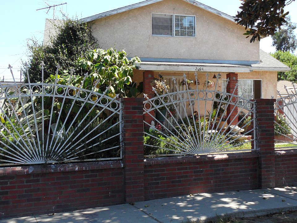2nd image of 2004 N Locust Ave