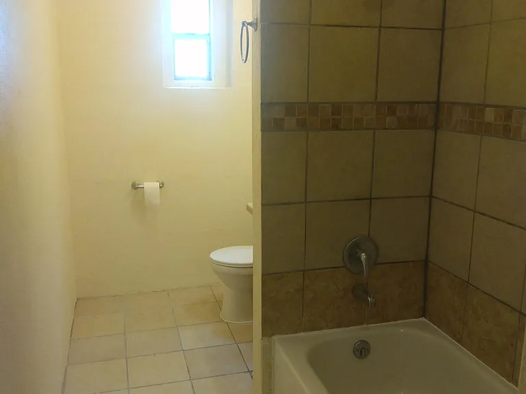 410 E Lohman Ave — Photo 12