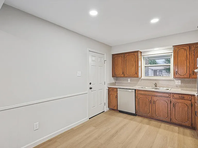 7517 Meadowbrook Dr — Photo 11