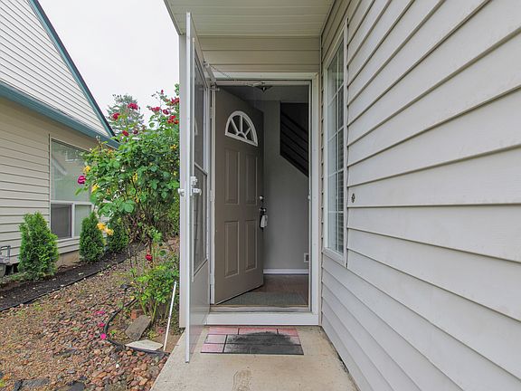 3rd image of 9134 NE 54th St