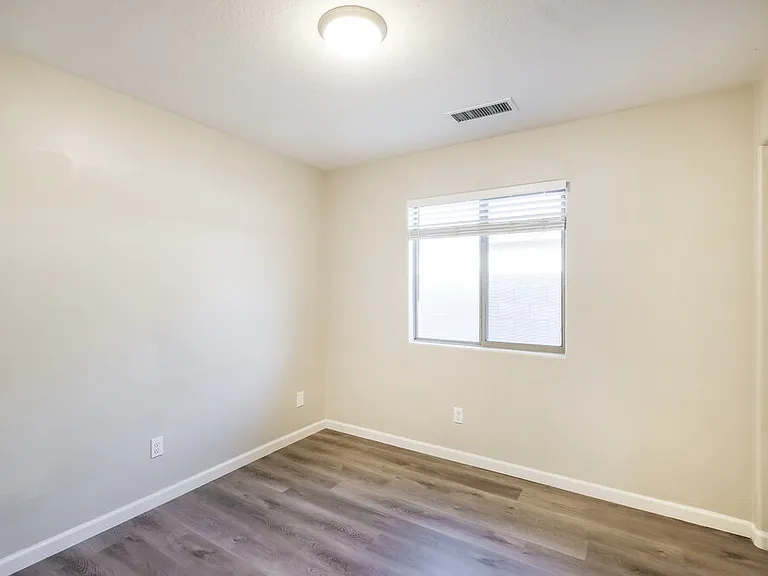 25703 W Saint Charles Ct — Photo 12