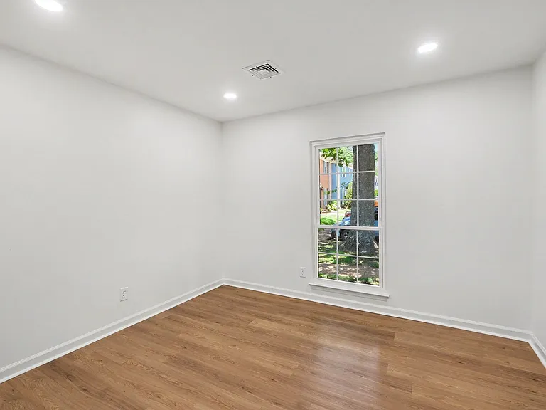 613 Brentwood Point — Photo 6