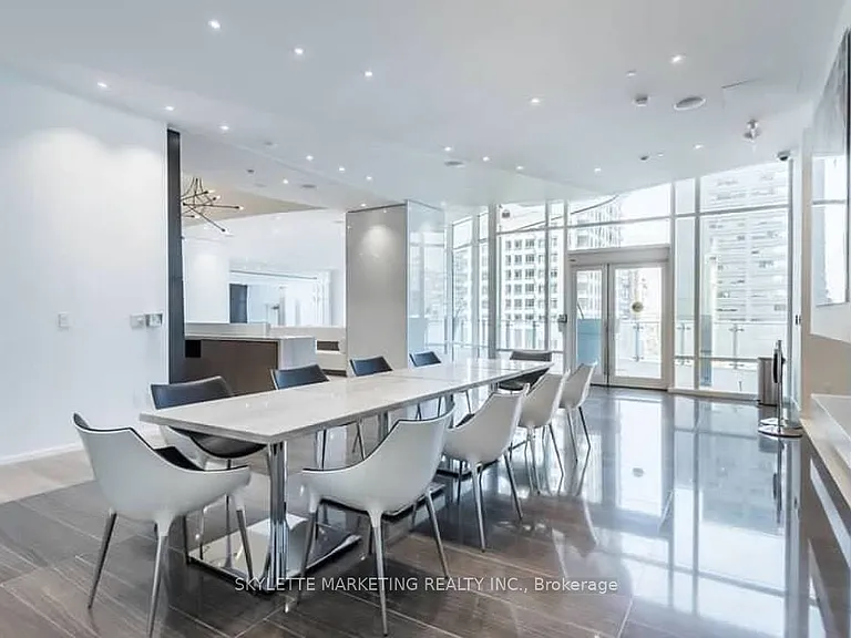 1 Bloor St E #422 — Photo 34
