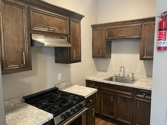 Studio, 500 sqft, $900 — Photo 2