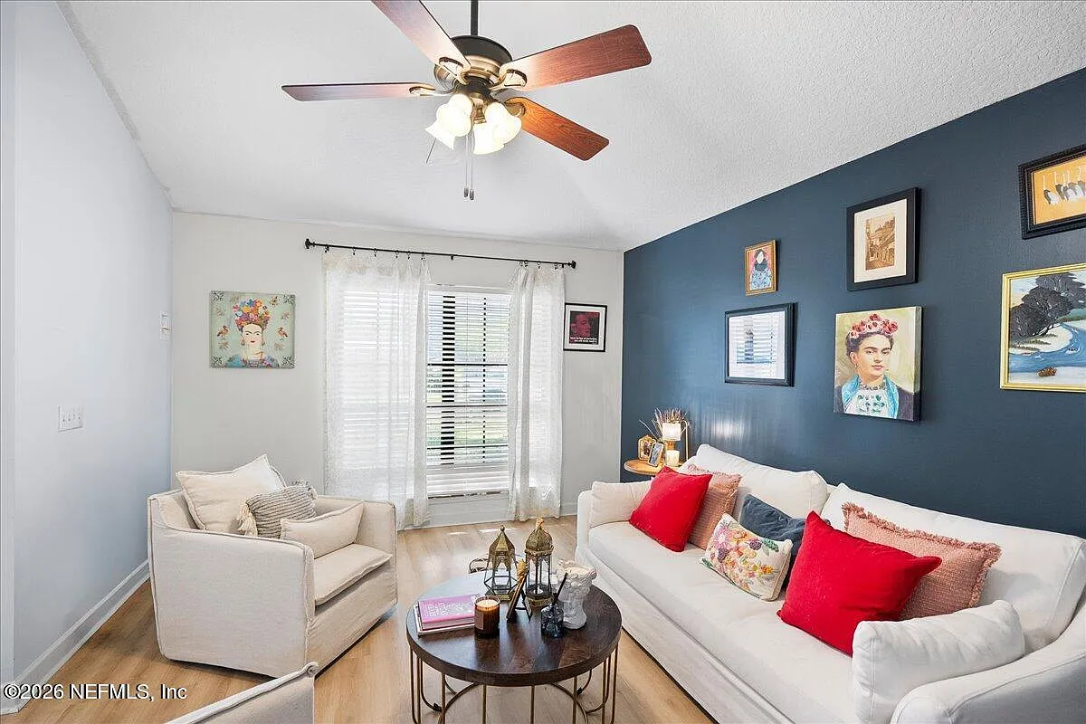 4 bed, 2.0 bath, 2205 sqft, $2,600 — Photo 4