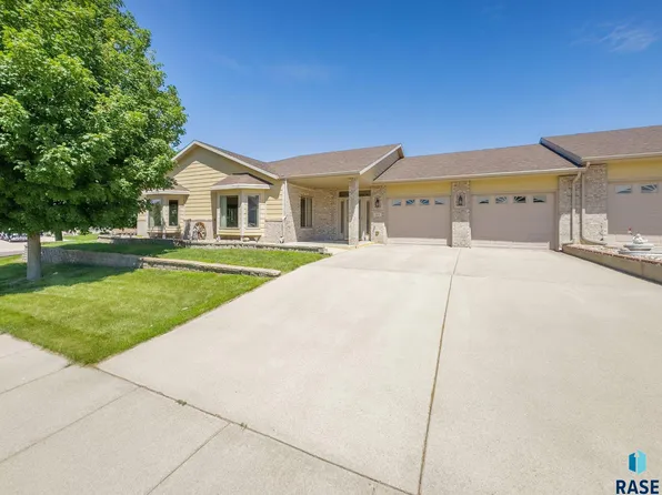 408 W 9th St, Dell Rapids, SD 57022
