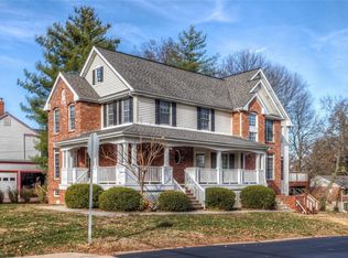 9509 Old Bonhomme Rd, Olivette, MO 63132