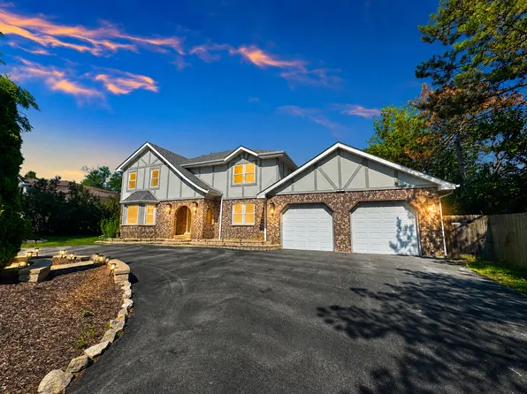 801 Waltz Ct, Prospect Heights, IL 60070