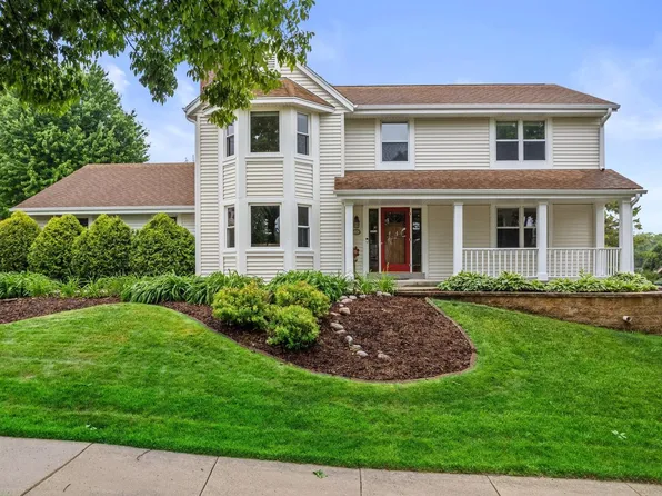 1211 Highpoint LANE, Waukesha, WI 53189