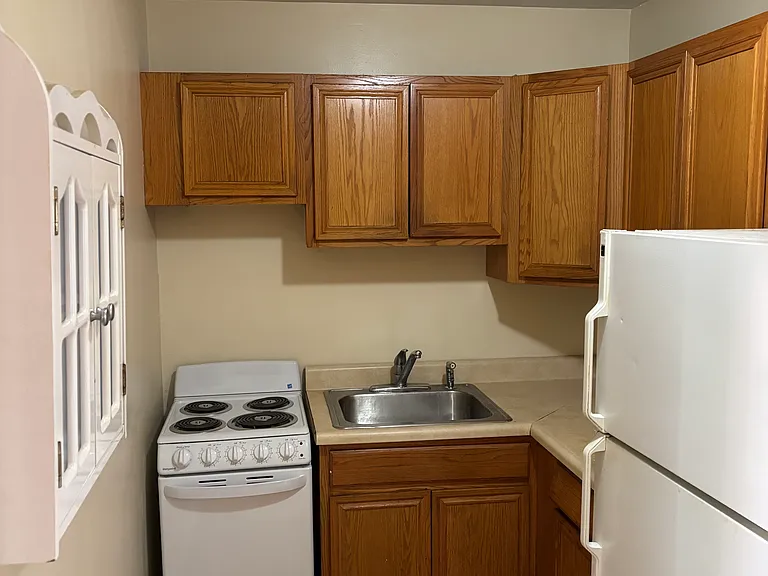 180 Madison Ave #2 — Photo 1