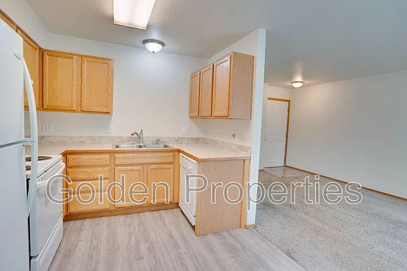 3 bed, 2.0 bath, 1104 sqft, $1,800 — Photo 2