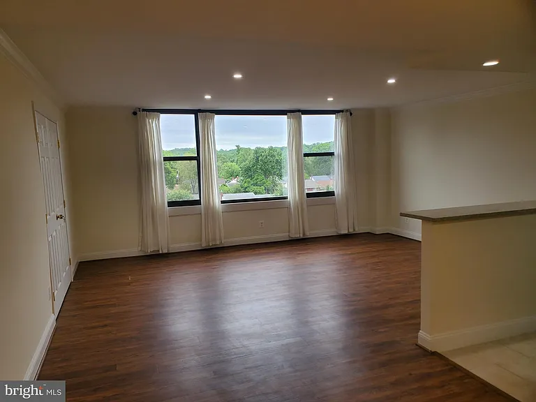 4600 Duke St #613 — Photo 6