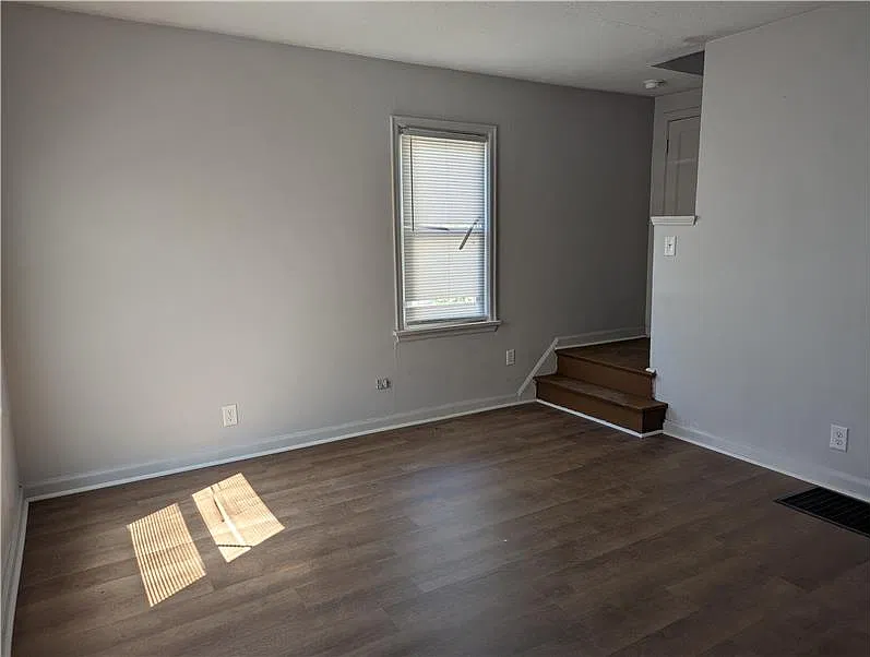 2 bed, 812 sqft, $1,100 — Photo 2