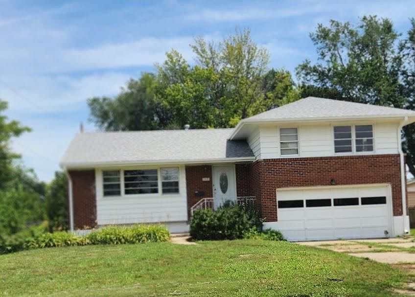 1st image of 843 Roach St