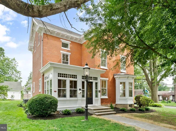 132 W Oakland Ave, Doylestown, PA 18901