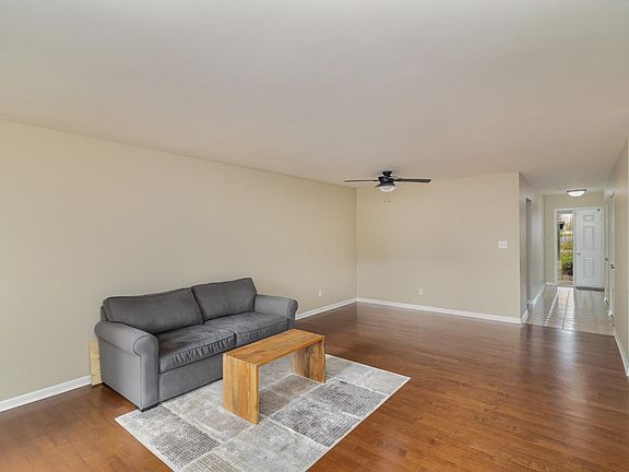 5th image of 11429 Ventura Dr