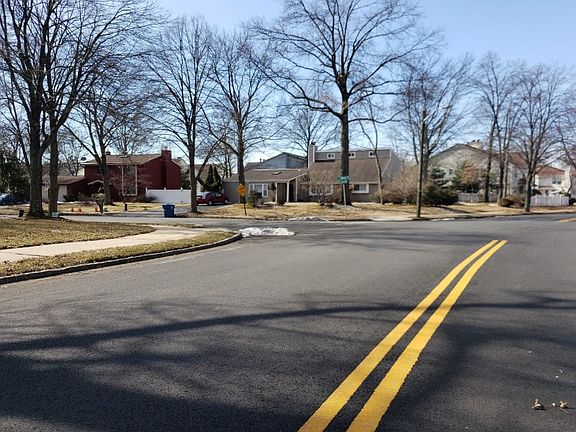 5th image of 6 Birch Run Dr