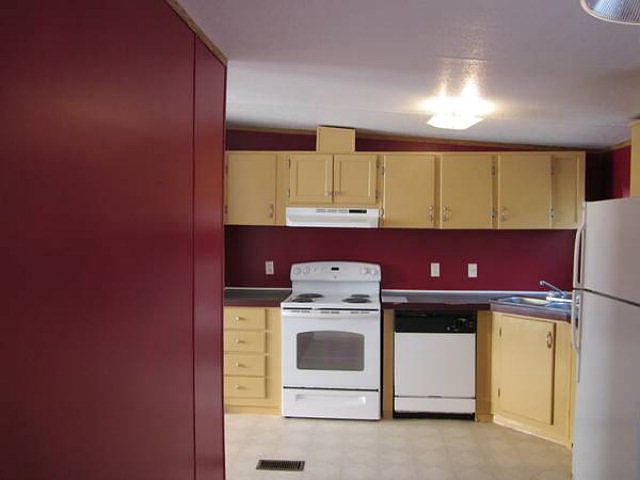 2nd image of 256 Idell St