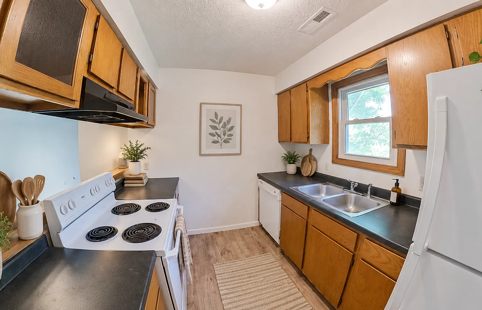 Charming Home + Fenced-in Yard + Pet Friendly + Attached 1-Car Garage! Available Now! — Photo 2