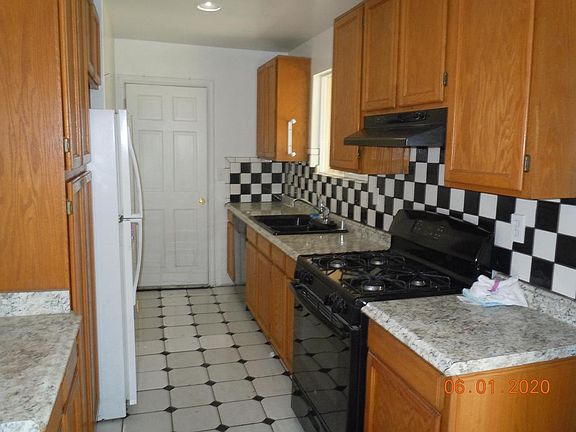 3rd image of 1346 Calle Tulipan