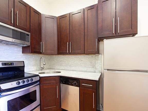 3rd image of 947 Columbus Ave APT 1A