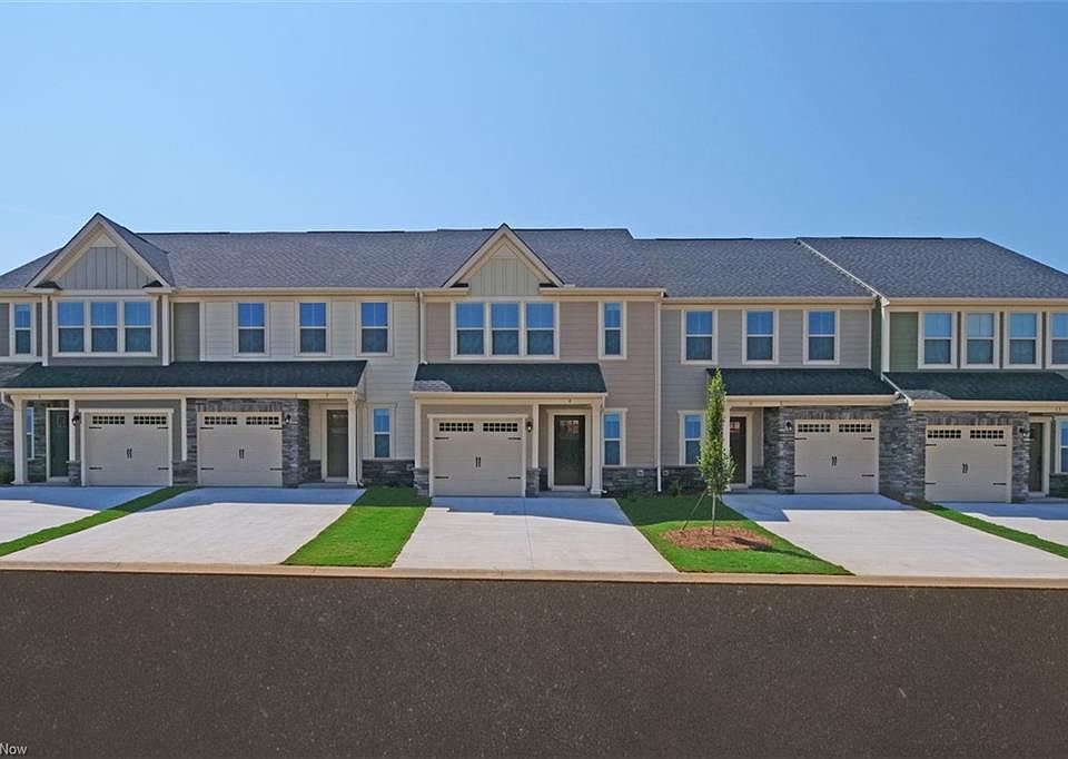 2nd image of 1077 Meadow Run