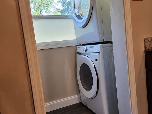 4th image of 1261 Merrycrest Dr