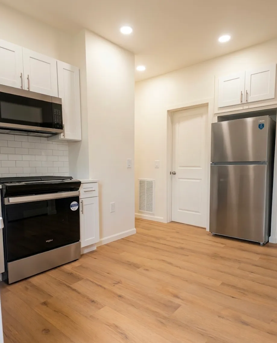 3 bed, 1000 sqft, $2,800 — Photo 4