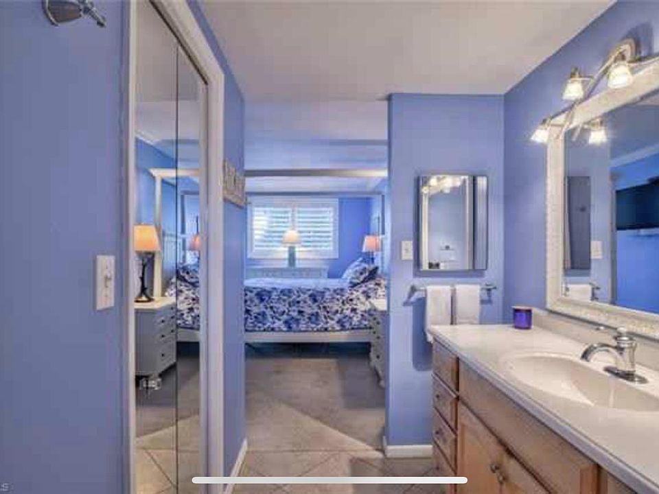 Bathroom walkinging into bedroom